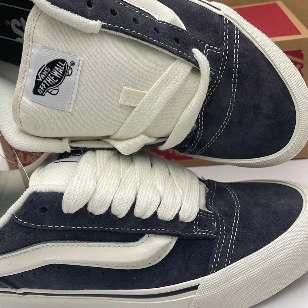 Vans Men’s Gray and White Sneakers Knu Skool
Pig Suede Gray
VN000CS0BGF - Picture 15 of 16